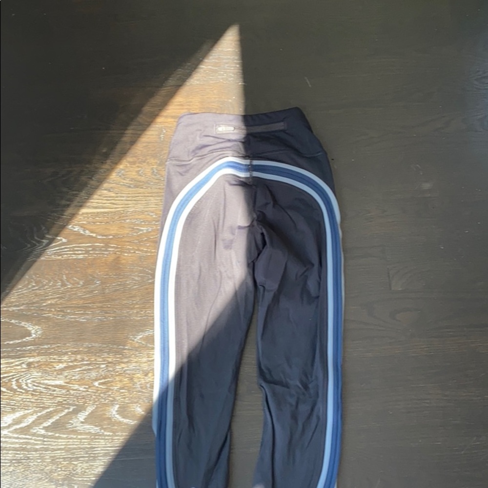 wonder under size 4 lululemon leggings